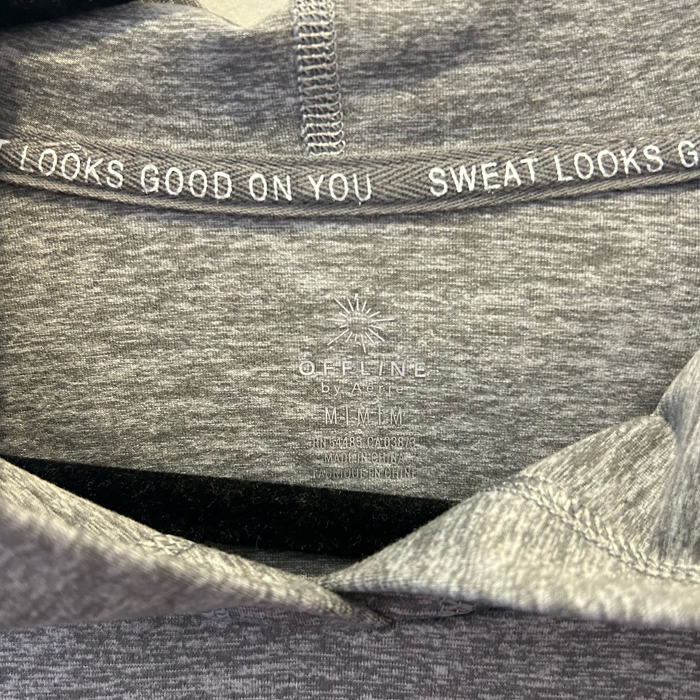 Aerie OFFLINE Gray Performance Hoodie Pullover Athletic Sweatshirt Thumbholes M - Picture 4 of 5